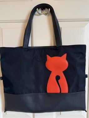 Cat Lady Bag. Black & Orange. Very GUC
Approx 15x12.